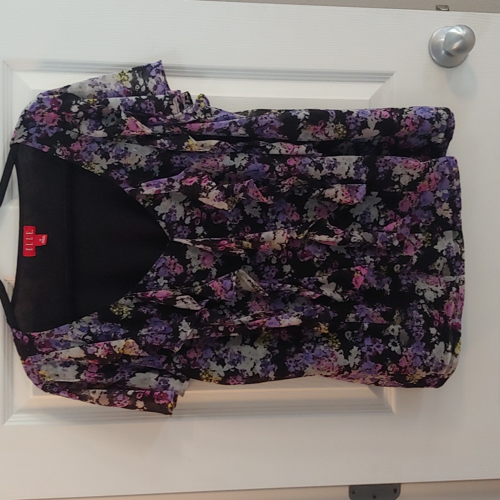 ELLE TOP SZ 1 X SUCH PRETTY COLORS